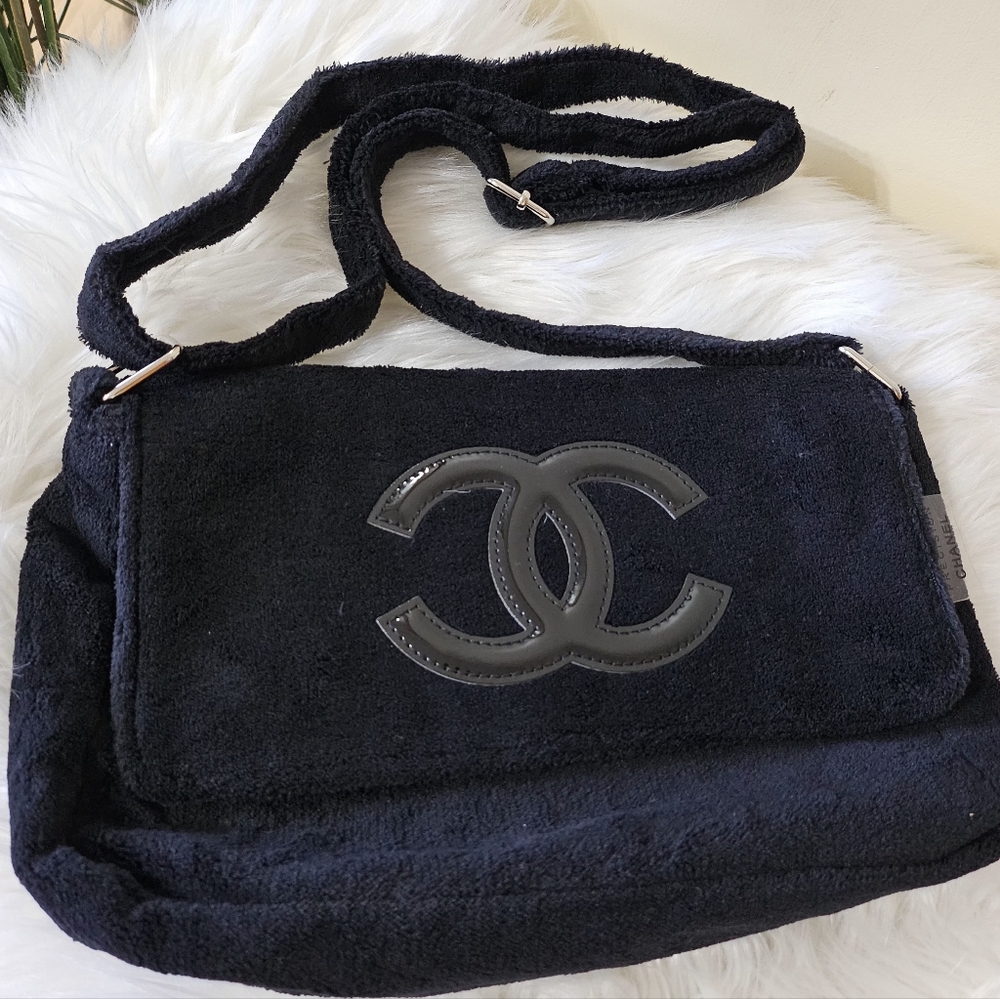 🖤 Chanel Crossbody Bag 🖤 - Picture 4 of 16
